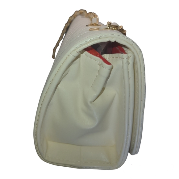 White Chevron Quilted Handbag Gold Tone Hardware - Picture 7 of 7